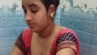 Bathing village biwi sexy video uncut footage